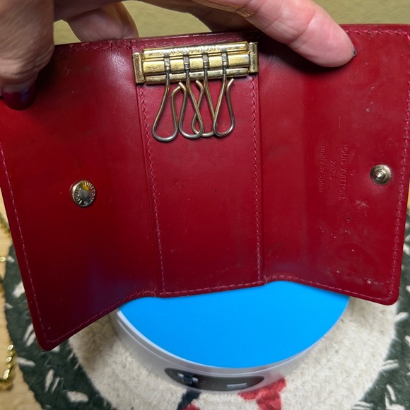 Louis Vuitton Monogram Vernis 4 Key Holder Red - Picture 8 of 9